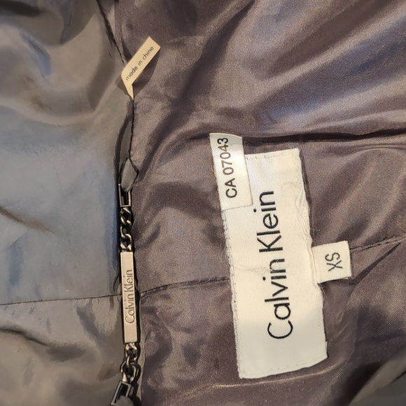 Calvin Klein grey puffer jacket - Picture 3 of 15